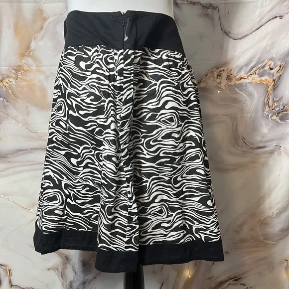 Michael Kors Black and White Knee Length Skirt Size 14 - Picture 2 of 9